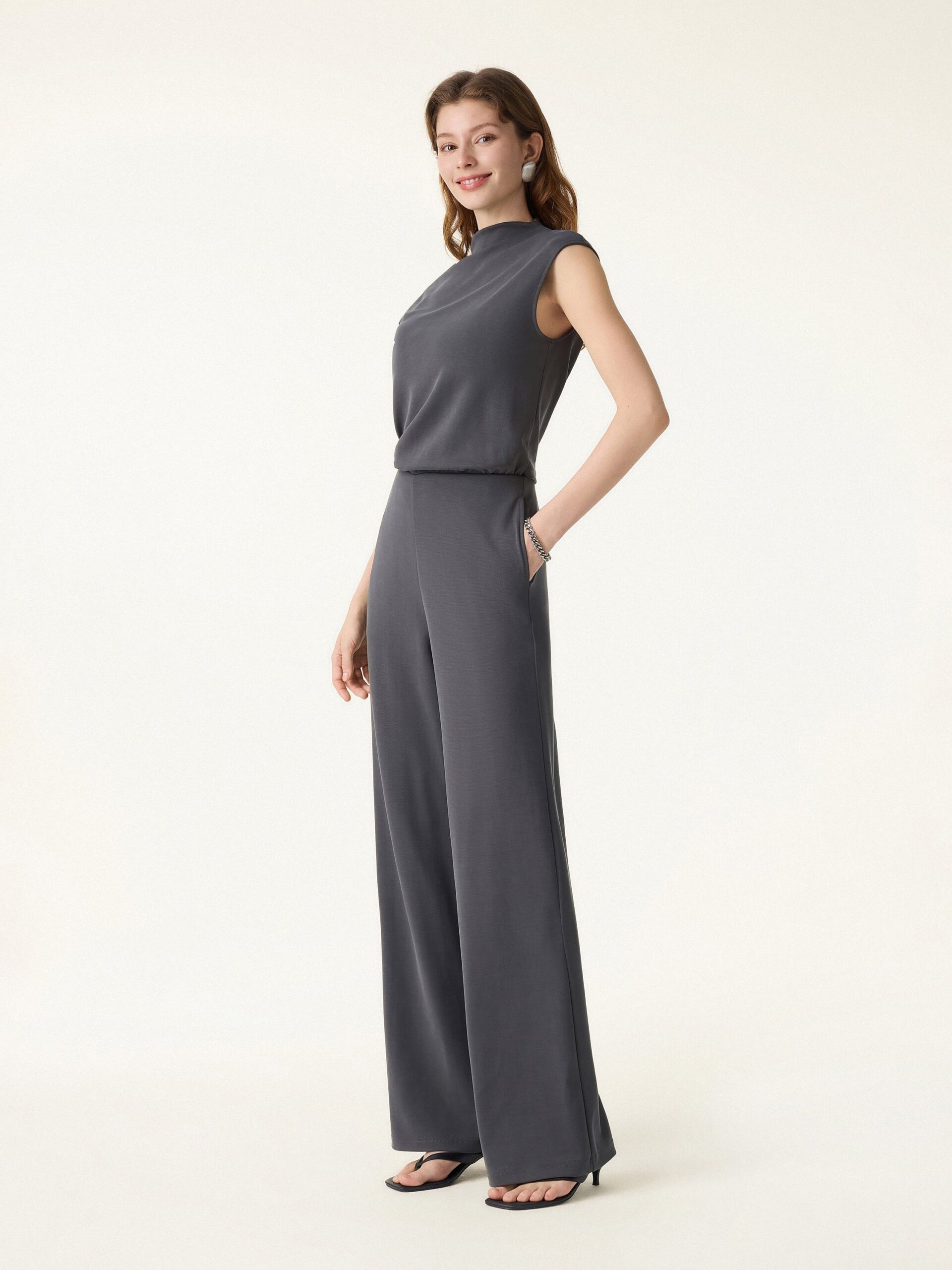 374e75311782a128858fb7dbecf9a736 Travel-Friendly Easy-to-Take-Off Jumpsuit - Image 1